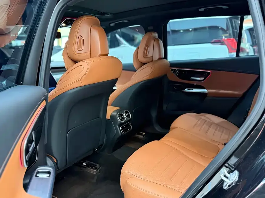 Mercedes-Benz GLC-Class Mercedes-Benz GLC 2024 GLC 260 L 4MATIC luxury 5-seater 2024 — миниатюра 3