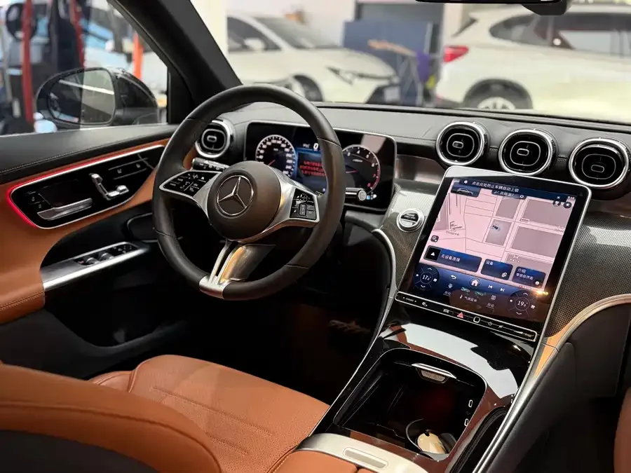 Mercedes-Benz GLC-Class Mercedes-Benz GLC 2024 GLC 260 L 4MATIC luxury 5-seater 2024 — миниатюра 4