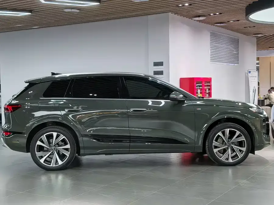 Audi Q6L e-tron 2026 long-range version 2025 — миниатюра 2