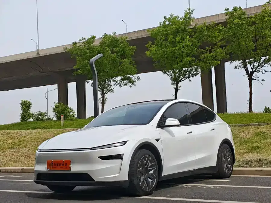 Tesla Model YL 2025