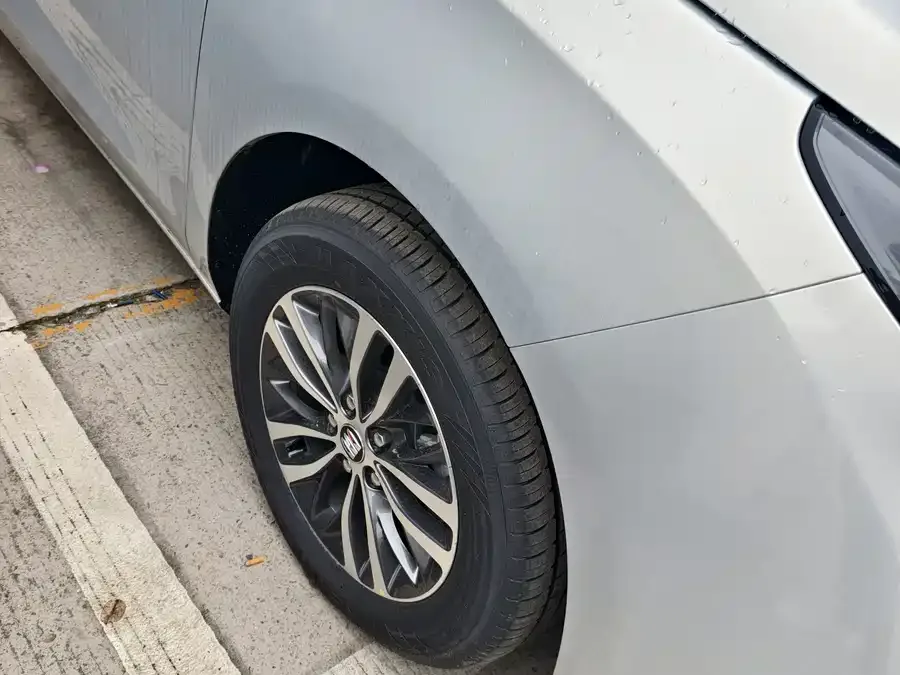 Buick GL8 2026 Lu Zun Zhixiang Edition 2026 — миниатюра 5