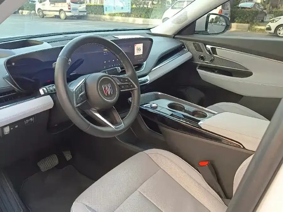 Buick E5 2023 Premium Standard Range Edition 2023 — миниатюра 3