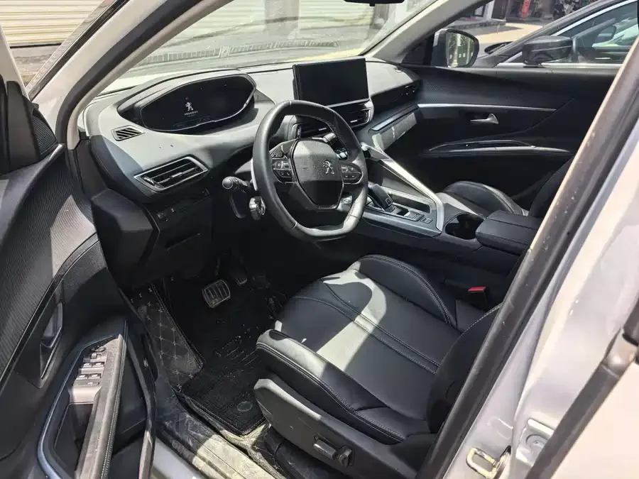 Peugeot 5008 Peugeot 5008 2021 400THP 7-seater strength version 2022 — миниатюра 4