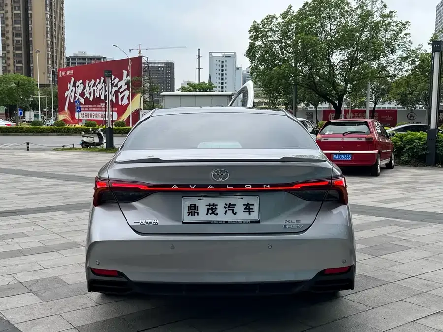 Toyota Avalon 2024 Avalon Hybrid 2.5L XLE Premium Edition 2024 — миниатюра 2