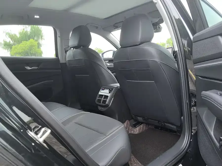 Volkswagen Passat 2026 Passat Pro 380TSI Dragon Edition 2025 — миниатюра 2