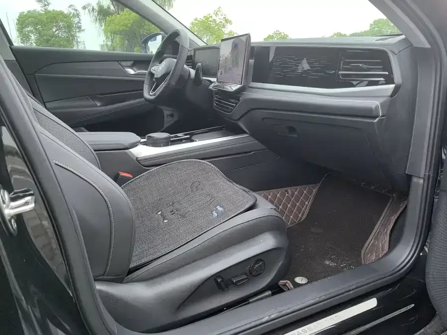 Volkswagen Passat 2026 Passat Pro 380TSI Dragon Edition 2025 — миниатюра 4