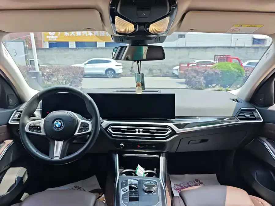 BMW i3 2023 eDrive 40 L Night Sport Package 2023 — миниатюра 5