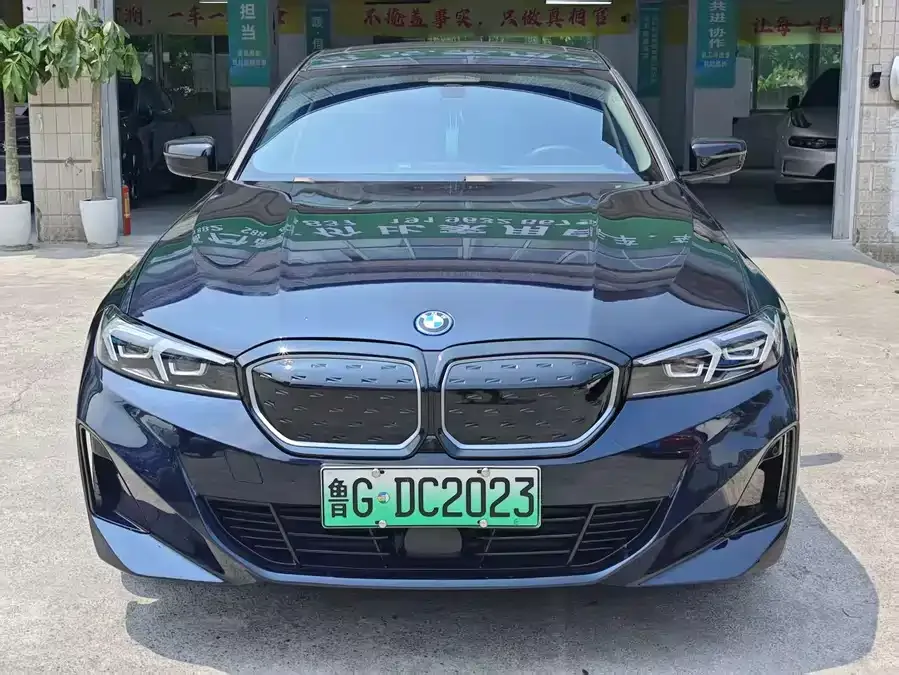 BMW i3 2023 eDrive 40 L Night Sport Package 2023 — фото 1, купить с доставкой в Москву