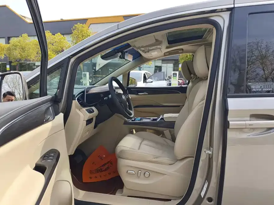 Buick GL8 2023 ES Lu Zun Premium Edition 2023 — миниатюра 3