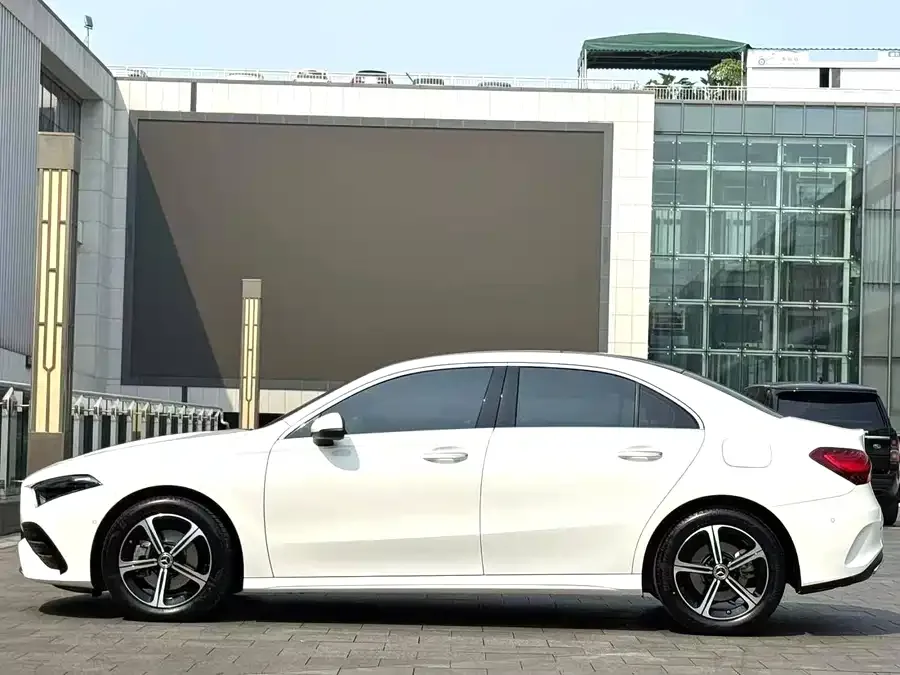 Mercedes-Benz Class A Mercedes-Benz A-Class 2023 A 200 L Fashion Edition 2023 — миниатюра 4