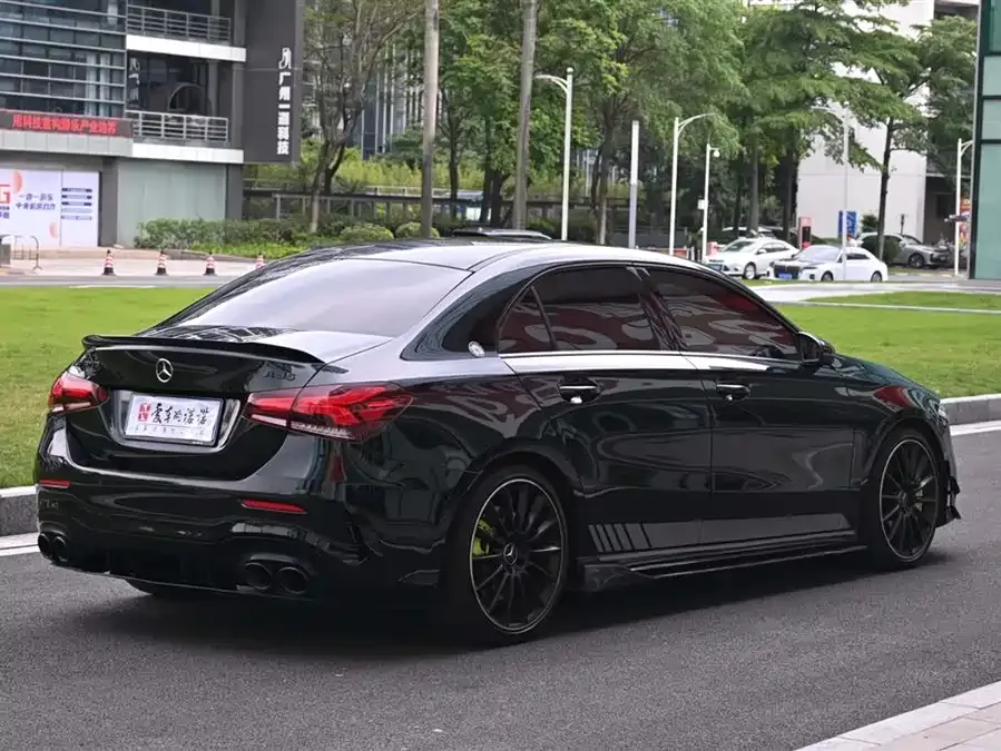 Mercedes-Benz A-Class AMG Mercedes-Benz A-Class AMG 2023 AMG A 35 L 4MATIC 2023 — миниатюра 2