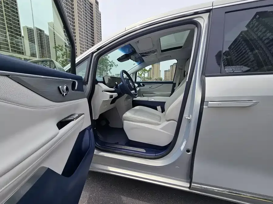 Buick GL8 New Energy 2024 Lu Zun Luxury Edition 7 Seats 2024 — миниатюра 4