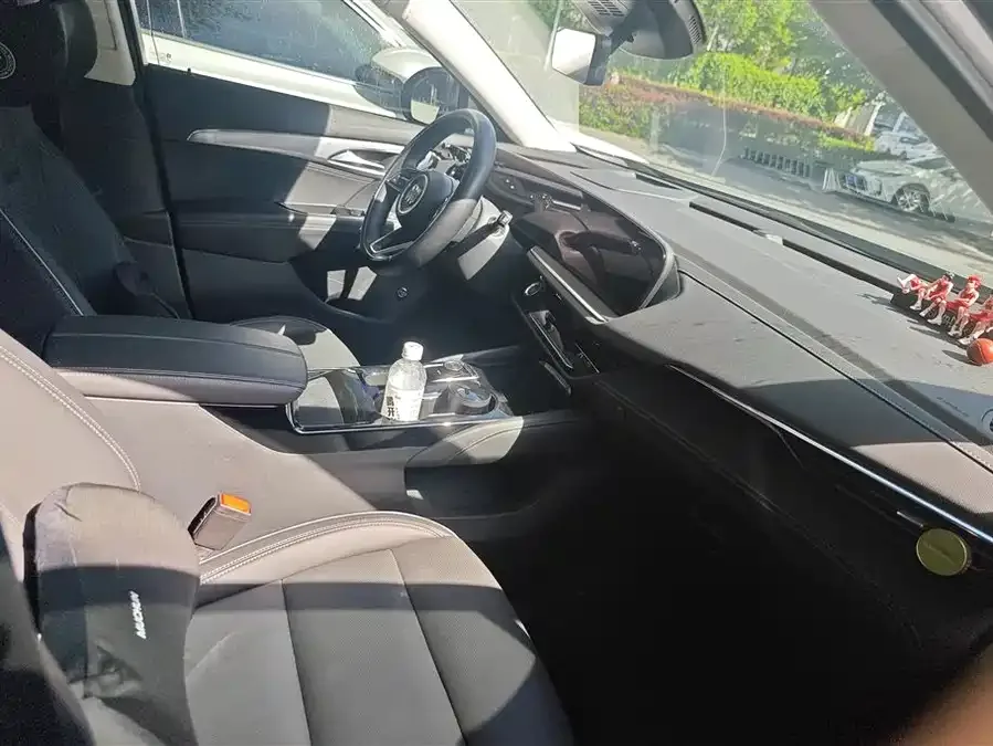 Buick Envision Plus Envision Plus 2025 Envision Plus 28T 2WD Platinum Edition 2025 — миниатюра 3