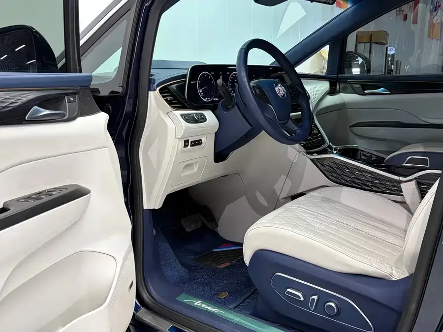 Buick GL8 2022 Avenir Four-seat Premium Edition 2022 — миниатюра 3