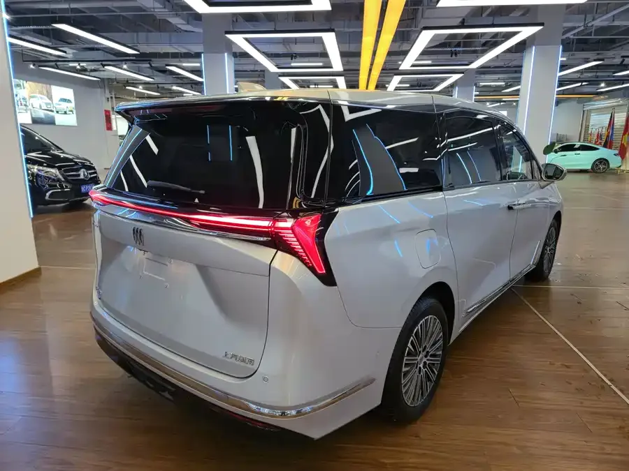 Buick GL8 New Energy 2024 Lu Zun Luxury Edition 7 Seats 2024 — миниатюра 2
