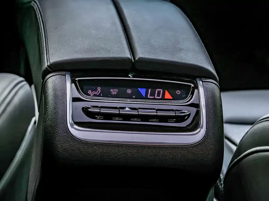 Buick Envision 2022 Angkeqi 652T 2WD Premium 7-seater 2023 — миниатюра 5