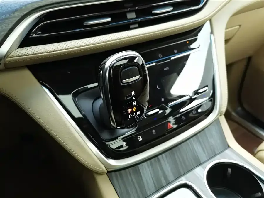Buick GL8 2021 ES Lu Zun 653T Luxury Edition 2022 — миниатюра 4