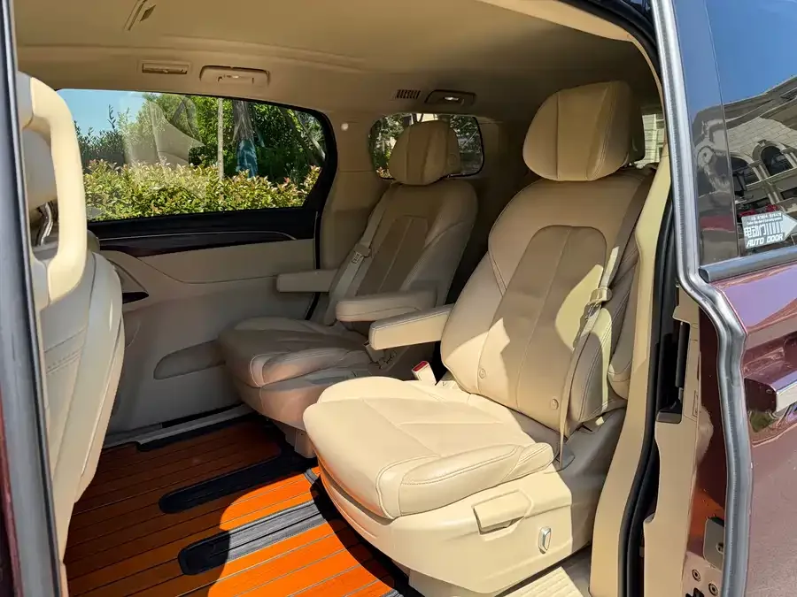 Buick GL8 2022 ES Lu Zun 653T Exclusive model 2022 — миниатюра 2