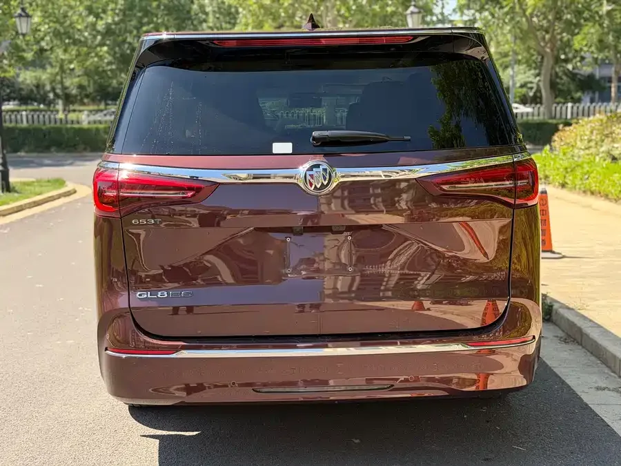 Buick GL8 2022 ES Lu Zun 653T Exclusive model 2022 — миниатюра 3