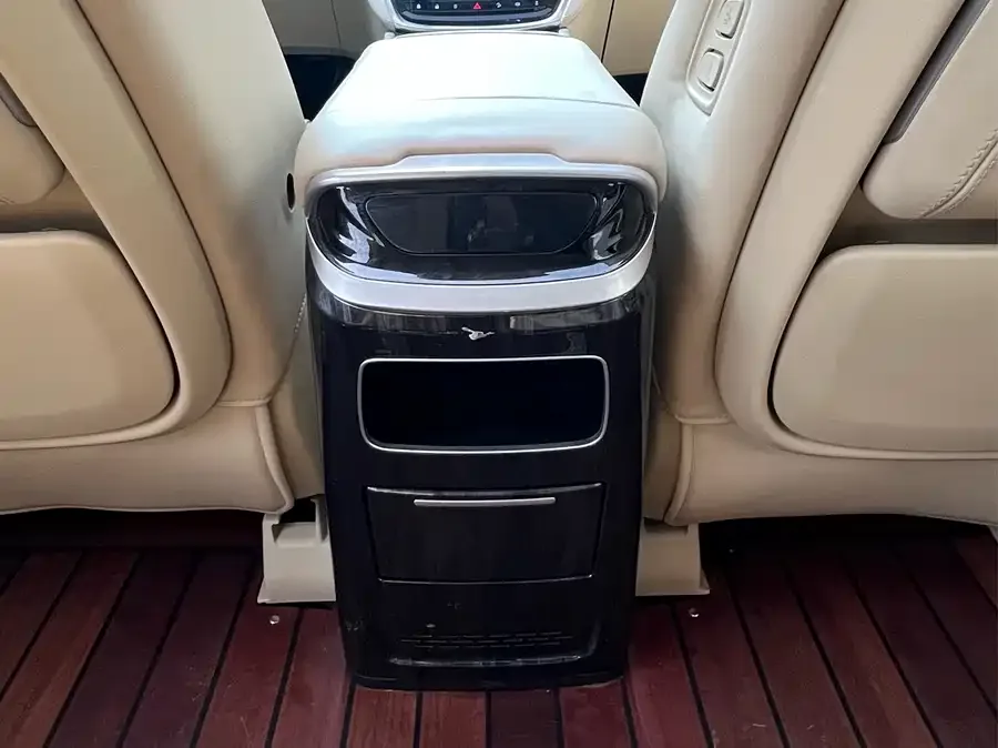 Buick GL8 2022 ES Lu Zun 653T Exclusive model 2022 — миниатюра 5