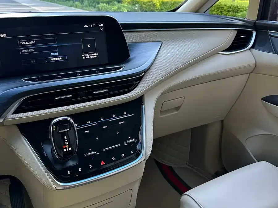 Buick GL8 2022 ES Lu Zun 653T Exclusive model 2023 — миниатюра 3