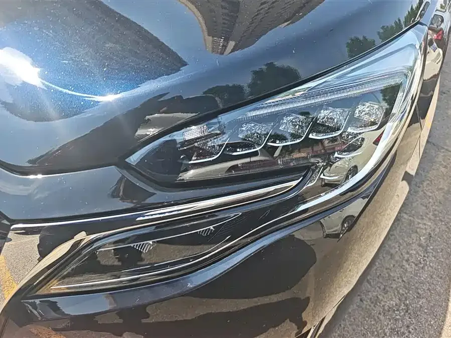 Buick GL8 2023 ES Lu Zun Premium Edition 2023 — миниатюра 2