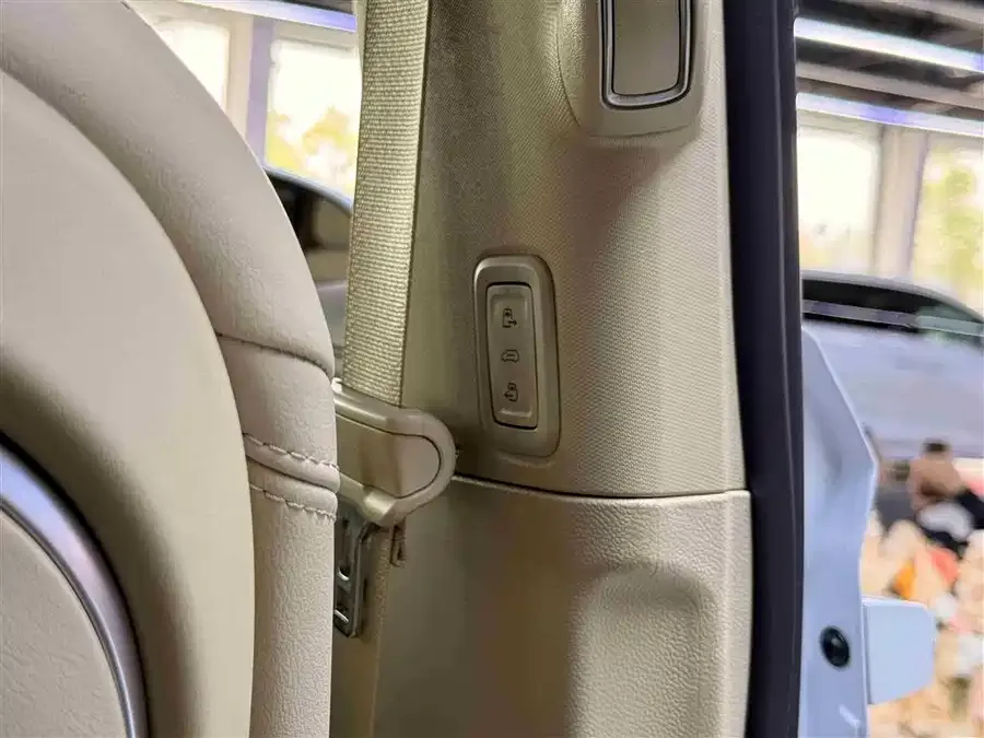 Buick GL8 2023 ES Lu Zun Premium Edition 2024 — миниатюра 4