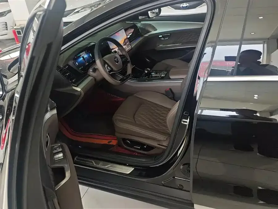 BYD Second-hand Han 2024 DM-i Honor Edition 121KM Premium Edition 2024 — миниатюра 3