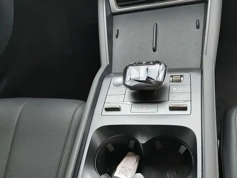 BYD Qin L Qin L 2024 DM-i 120KM Leading Edition 2024 — миниатюра 2