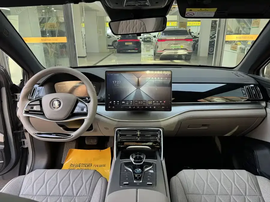 BYD Tang New Energy Tang New Energy 2025 DM-i 115KM Premium Edition 2025 — миниатюра 2