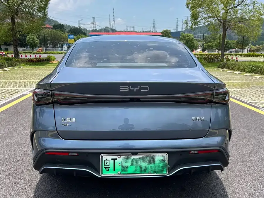 BYD Seal Haibao 2024 Glory Edition DM-i 1.5L 121km Premium Edition 2024 — миниатюра 4