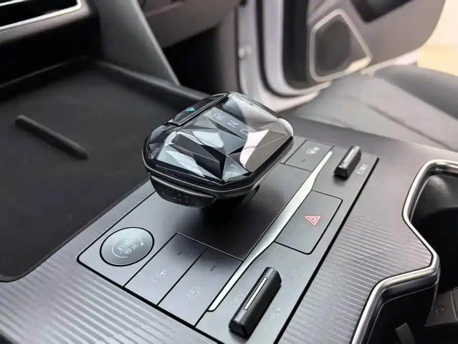 BYD Song L DM-i Song L DM-i 2025 Intelligent Driving Edition 112km Leading Model 2025 — миниатюра 5