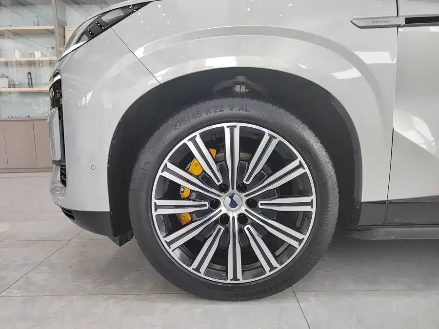 BYD N9 Denza N9 2025 flagship model 2025 — миниатюра 2