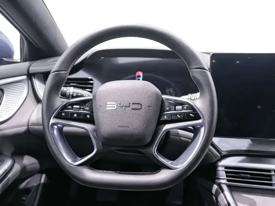 BYD Seal Haibao 2024 Glory Edition DM-i 1.5L 121km Luxury 2024 — миниатюра 5