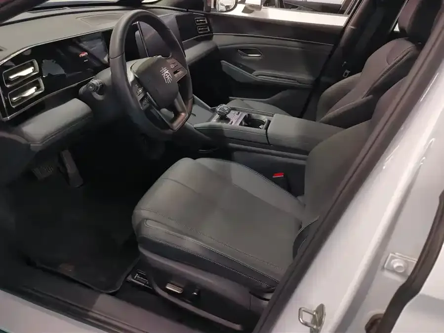BYD Qin L Qin L 2025 DM-i Intelligent Driving Edition 120KM Beyond Edition 2025 — миниатюра 3