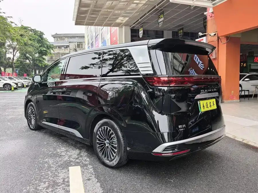 BYD D9 DENZA D9 2022 DM-i 1040 Premium Edition 2023 — миниатюра 3