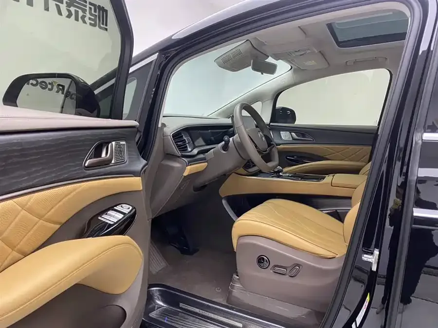 BYD D9 DENZA D9 2022 DM-i 970 4WD Premium Edition 2024 — миниатюра 5