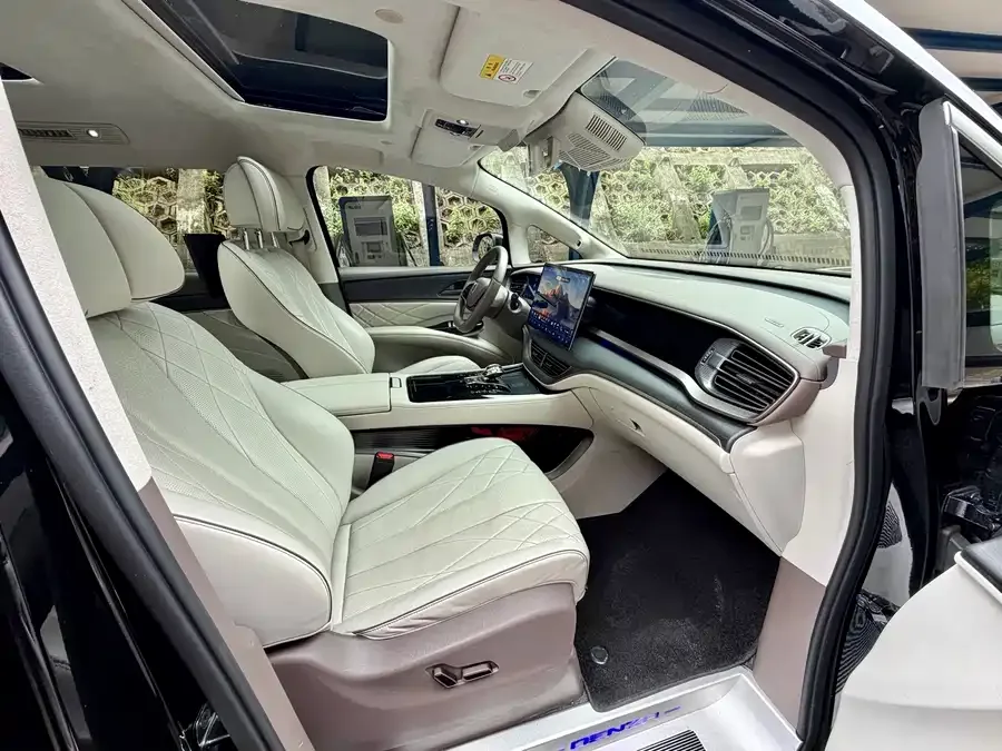 BYD D9 BYD D9 2022 DM-i 970 4WD Flagship Model 2023 — миниатюра 4