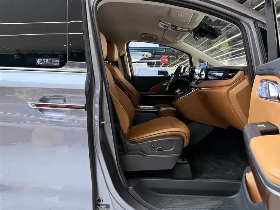 Hongqi HQ9 Hongqi HQ9 2023 2.0T Intelligent Connection Flagship Edition 2022 — миниатюра 3