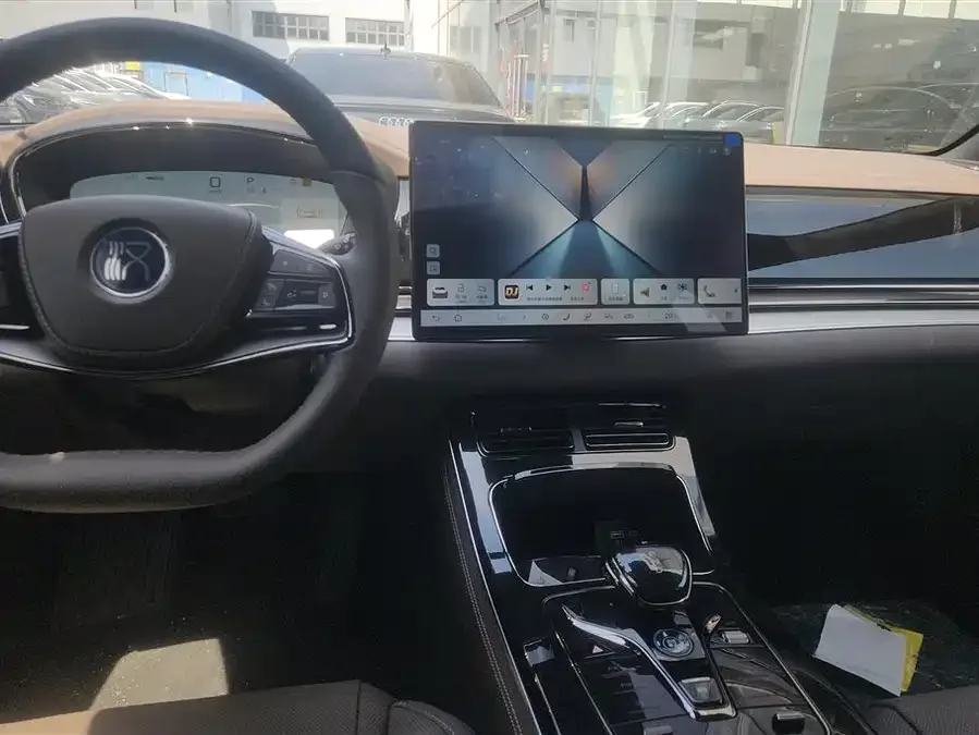 BYD Second-hand Han 2025 DM-i Intelligent Driving Edition 125KM Premium Edition 2025 — миниатюра 4