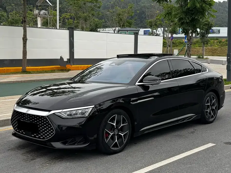 BYD Second-hand Han 2022 DM-i 242KM Flagship 2023 — фото 1, купить с доставкой в Москву