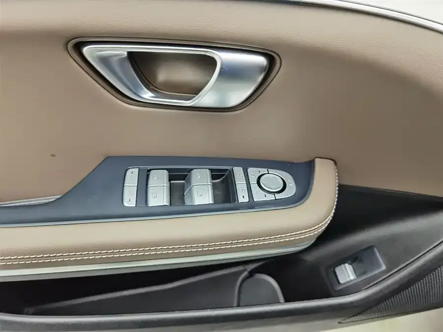 BYD Second-hand Han 2025 DM-i Intelligent Driving Edition 125KM Premium Edition 2025 — миниатюра 3