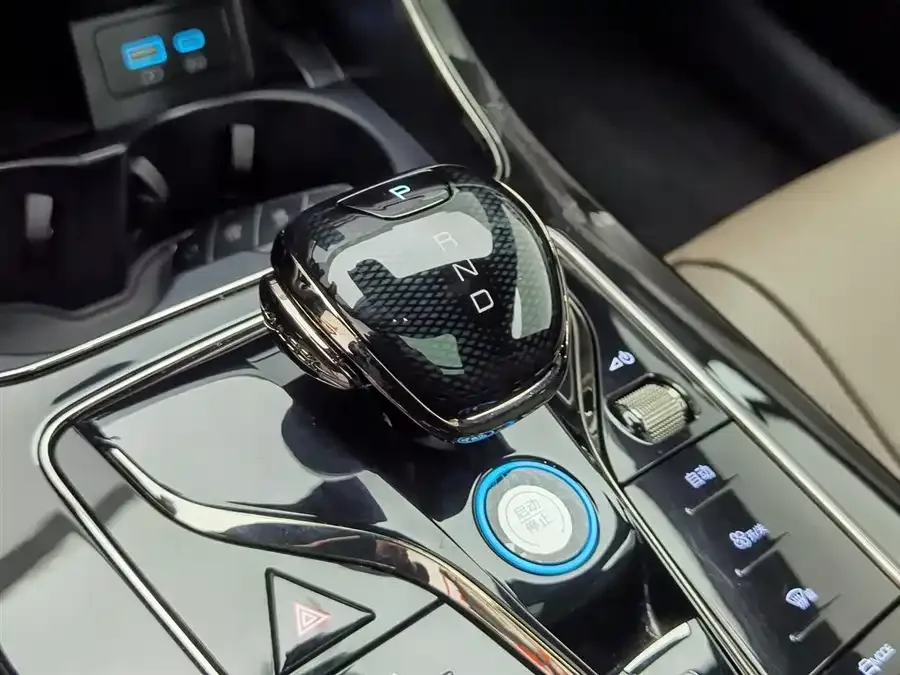 BYD Second-hand Han 2025 DM-i Intelligent Driving Edition 125KM Premium Edition 2025 — миниатюра 4