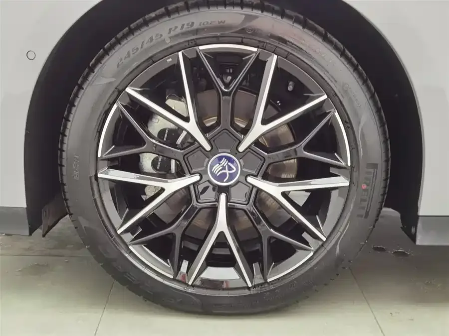 BYD Second-hand Han 2025 DM-i Intelligent Driving Edition 125KM Premium Edition 2025 — миниатюра 5