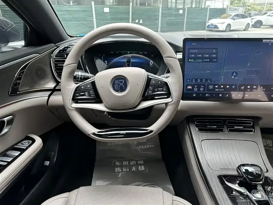BYD Second-hand Han 2024 DM-i Honor Edition 121KM Premium Edition 2024 — миниатюра 3