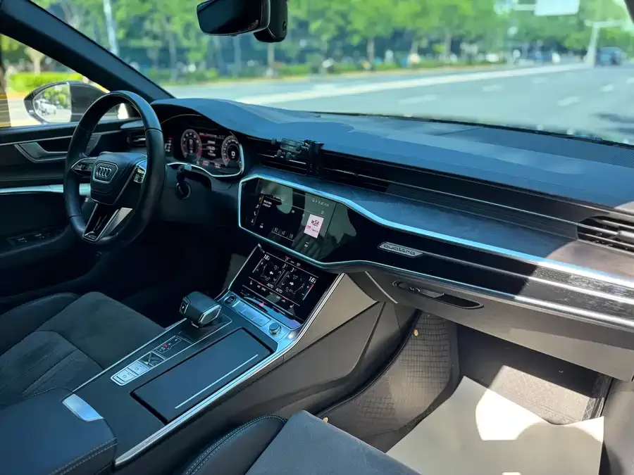 Audi A6L 2023 facelift 45 TFSI quattro Selected Dynamic Edition 2023 — миниатюра 3