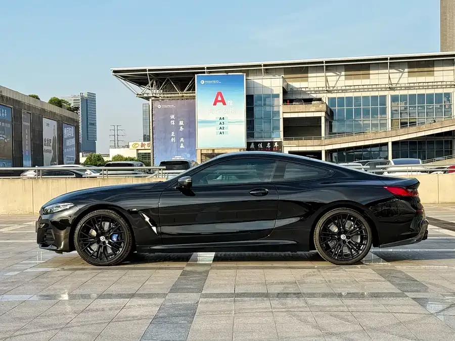 BMW 8 Series BMW 8 Series 2022 840i Coupe M Sport Package 2024 — миниатюра 2