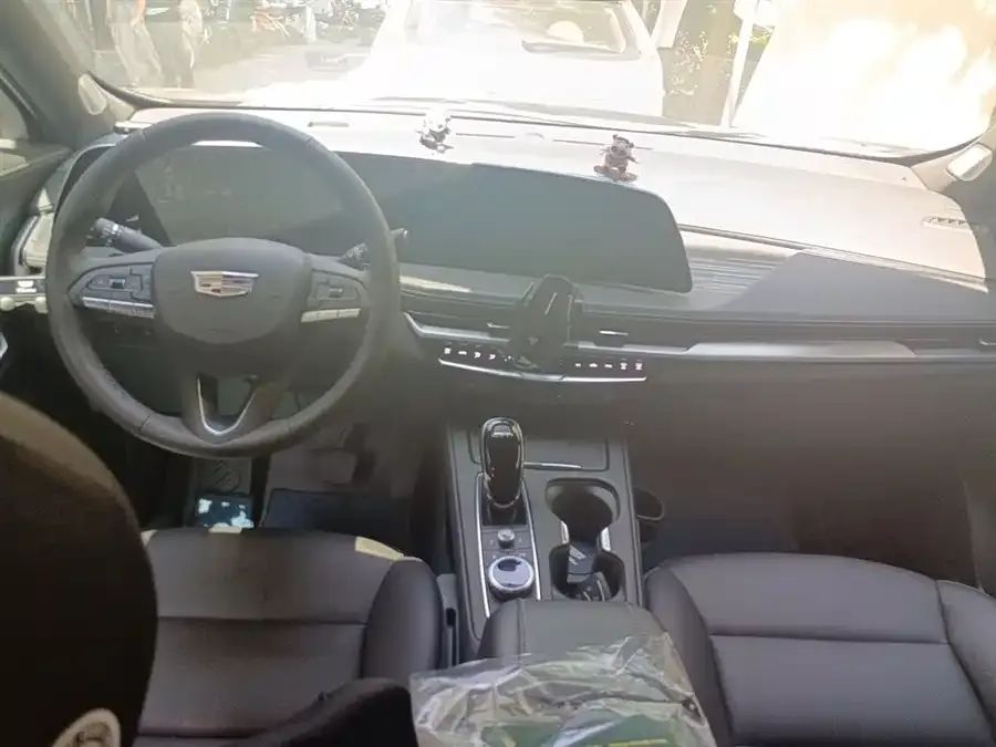 Cadillac XT4 2024 28T 2WD Luxury 2024 — миниатюра 2