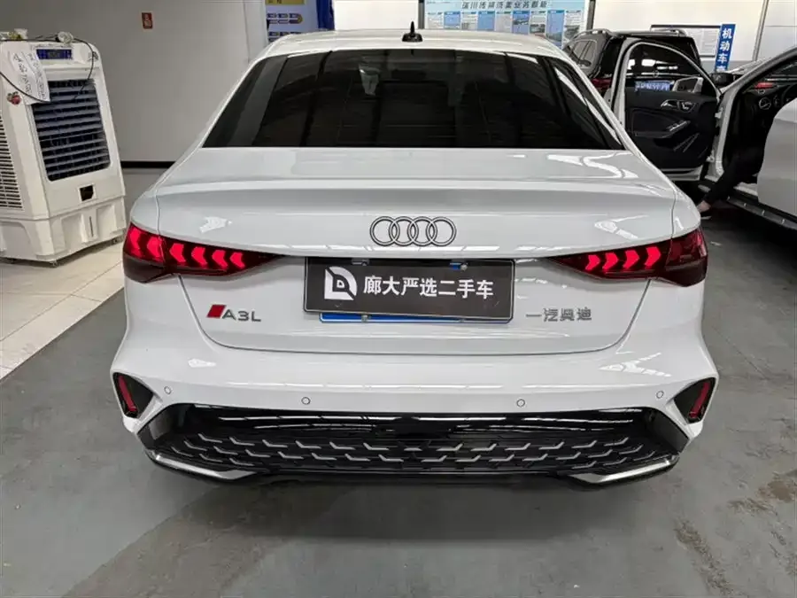 Audi A3 2025 A3L Limousine 35TFSI Flying Spur Premium Edition + Luxury Package 2025 — миниатюра 5