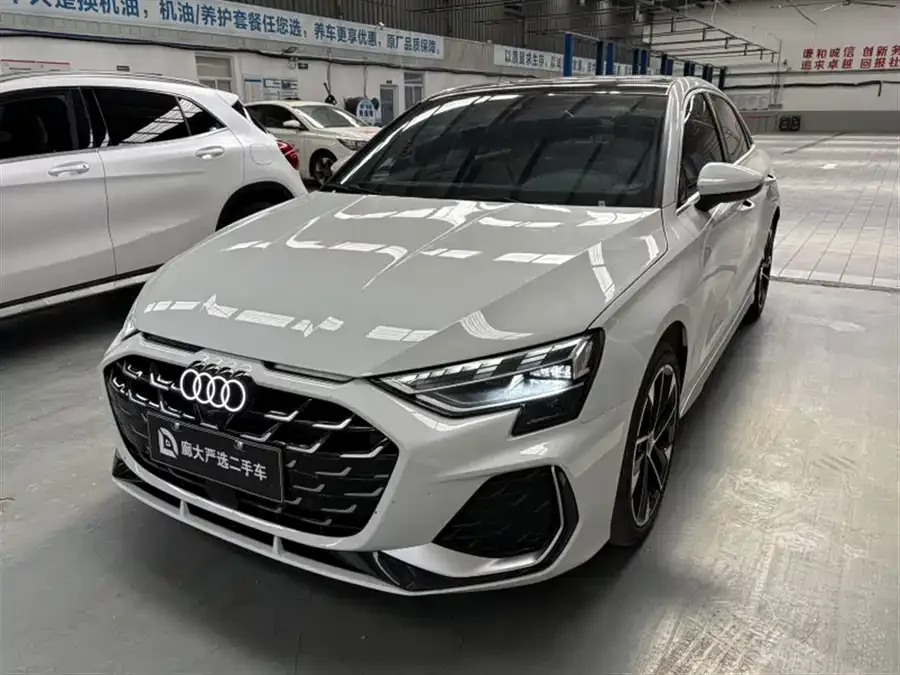 Audi A3 2025 A3L Limousine 35TFSI Flying Spur Premium Edition + Luxury Package 2025 — фото 1, купить с доставкой в Москву